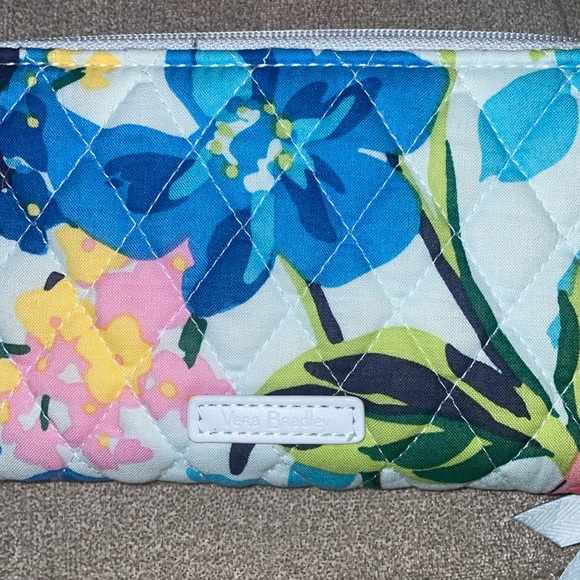 🎉HP🎉New! Vera Bradley Quilted Accordion Zip Around Wallet Marian Floral💙🌸🍃 - Picture 7 of 11